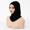 Un mannequin portant un bonnet hijab versatile en coton mélangé noir.