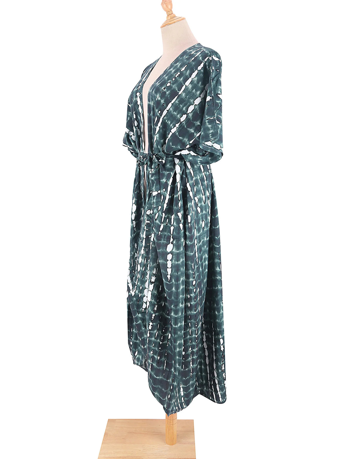 Dunkelgrün-weißes Tie-Dye Kimono-Überkleid auf einem Mannequin.