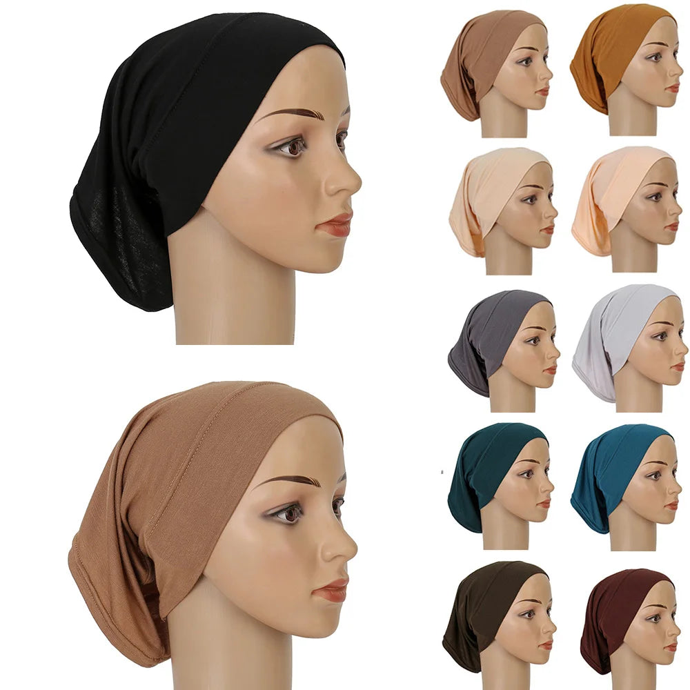 Colección de mujeres usando bonetes de hijab de modal de algodón elástico suave en tonos tierra como negro, beige y marrón.