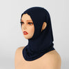 Dunkelblaue Jersey-Baumwoll-Hijab-Cap getragen von einer weiblichen Mannequin.