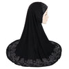 Bufanda hijab floral de strass negro usada por una modelo