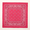 Foulard de coton rose carré avec broderie rouge détaillée et bordure.