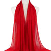 Leuchtend rocher roches Chiffon-Hijab-Schal auf einem Mannequin-Hals.