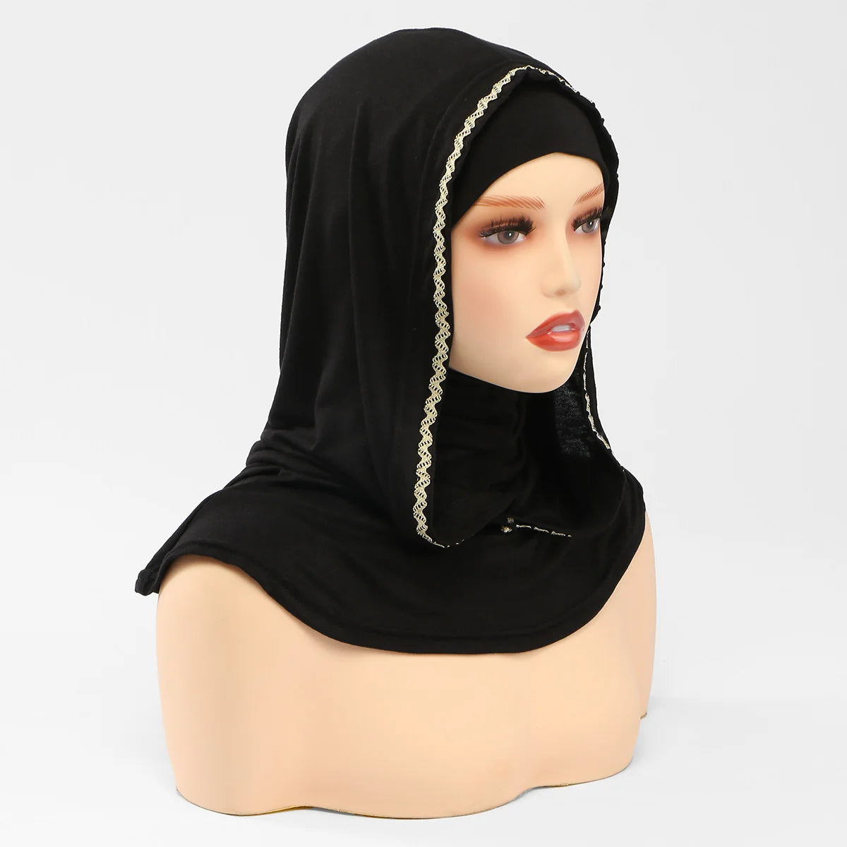 Bonnet hijab noir double couche instant porté par une mannequin féminine.