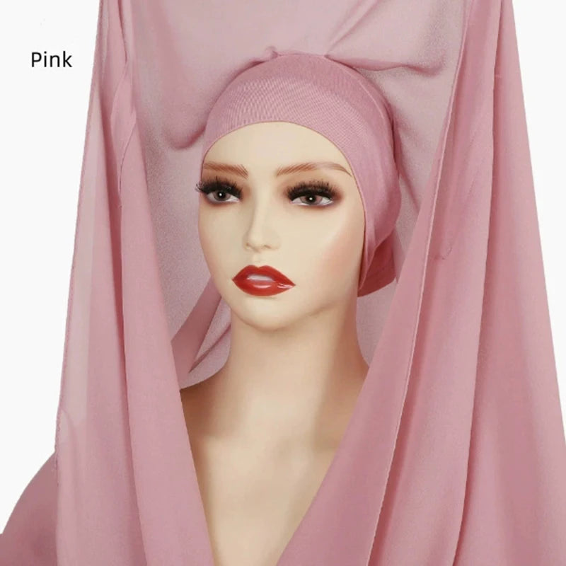 Rosa Chiffon Softex-Hijab mit integrierten Magneten, getragen von einem Model
