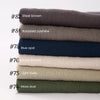 Pile de foulards de hijab en coton viscose de différentes couleurs avec pompons, numéros 74 à 82.