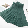 Fließender, plissierter teal-Crinkle-Chiffon-Hijab-Schal über einem Drahtgitter