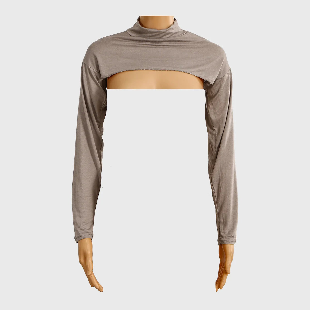 Ein Modell trägt eine taupefarbene elastische Modal-Jersey-Shrug mit langen Ärmeln für Bedeckung.