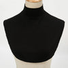 Schwarzes elegantes Rollkragen-Turtleneck-Oberteil auf einem Mannequin.