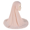 Pañuelo hijab de pedrería floral rosa claro mostrado en maniquí.