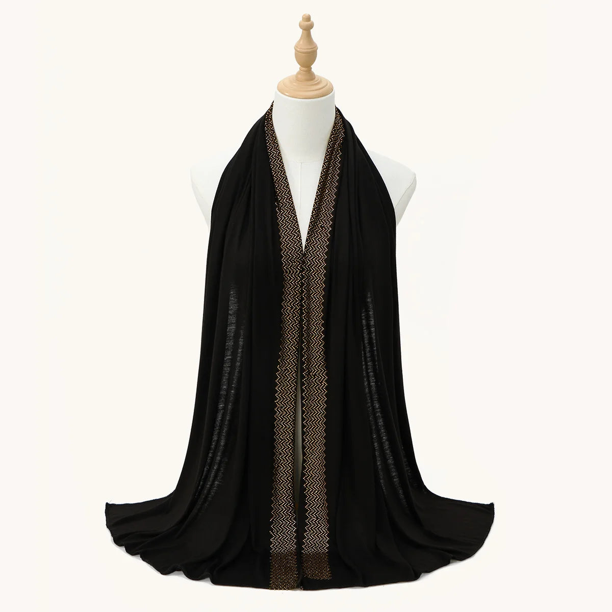 Schimmernder schwarzer Strass-Baumwoll-Hijab-Schal auf einem Mannequin