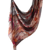 Fließender, durchscheinender Modal-Schal-Hijab mit Aquarell-Blumenmuster in Rottönen, Orange und Violett.