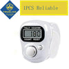 Un contador de dedos electrónico mini blanco o anillo de conteo con pantalla digital mostrando 180.