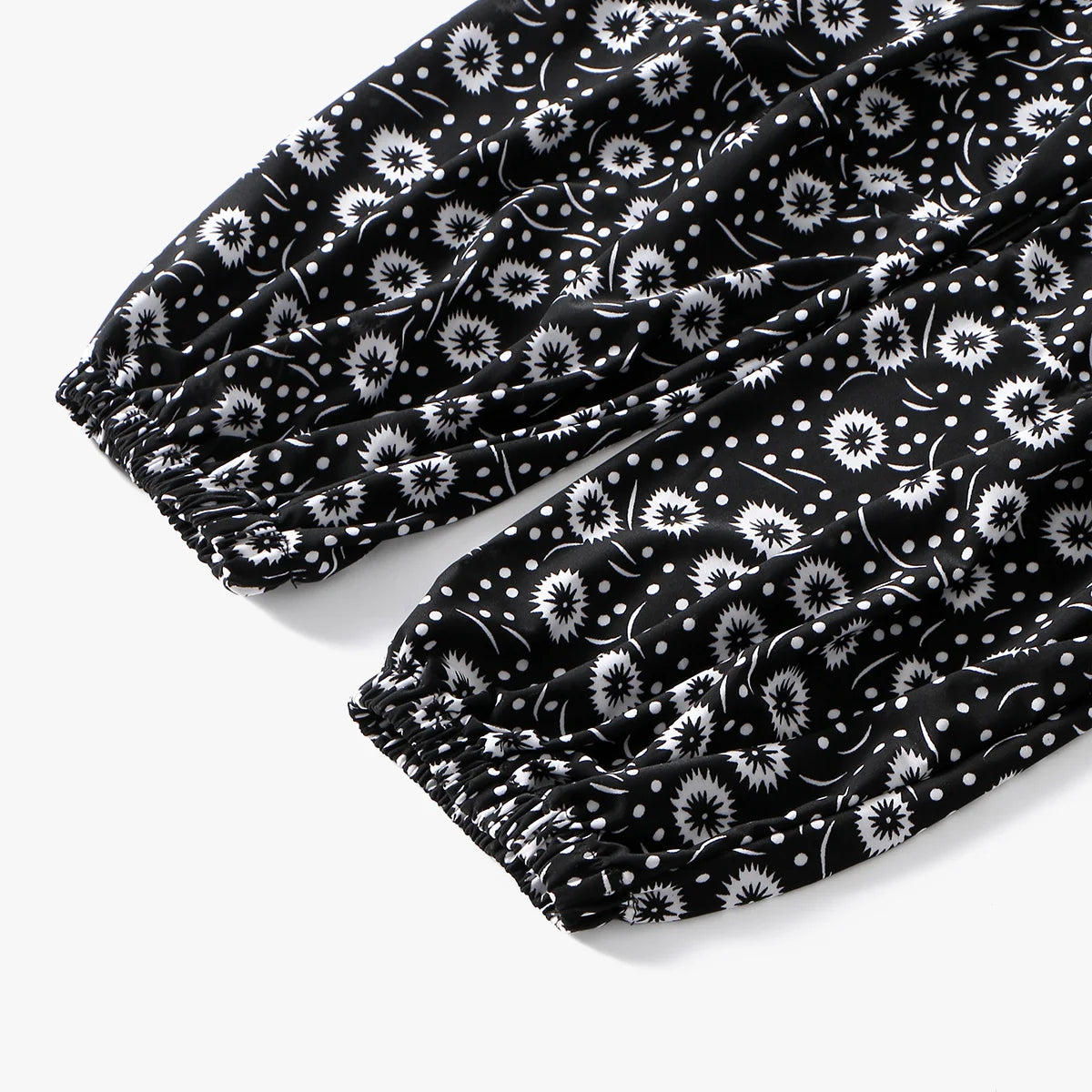 Abaya de lino floral negro con capucha y detalle de tela tipo turbante