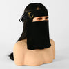 Schwarzer Gesichts-Hijab mit goldenem Halbmond-Detail auf der Stirn