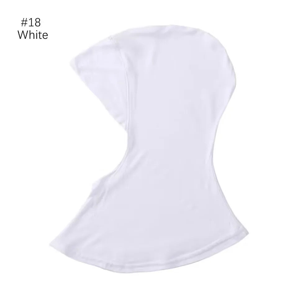 Hijab et foulard blanc élégant et modeste pour femmes, présenté à plat.