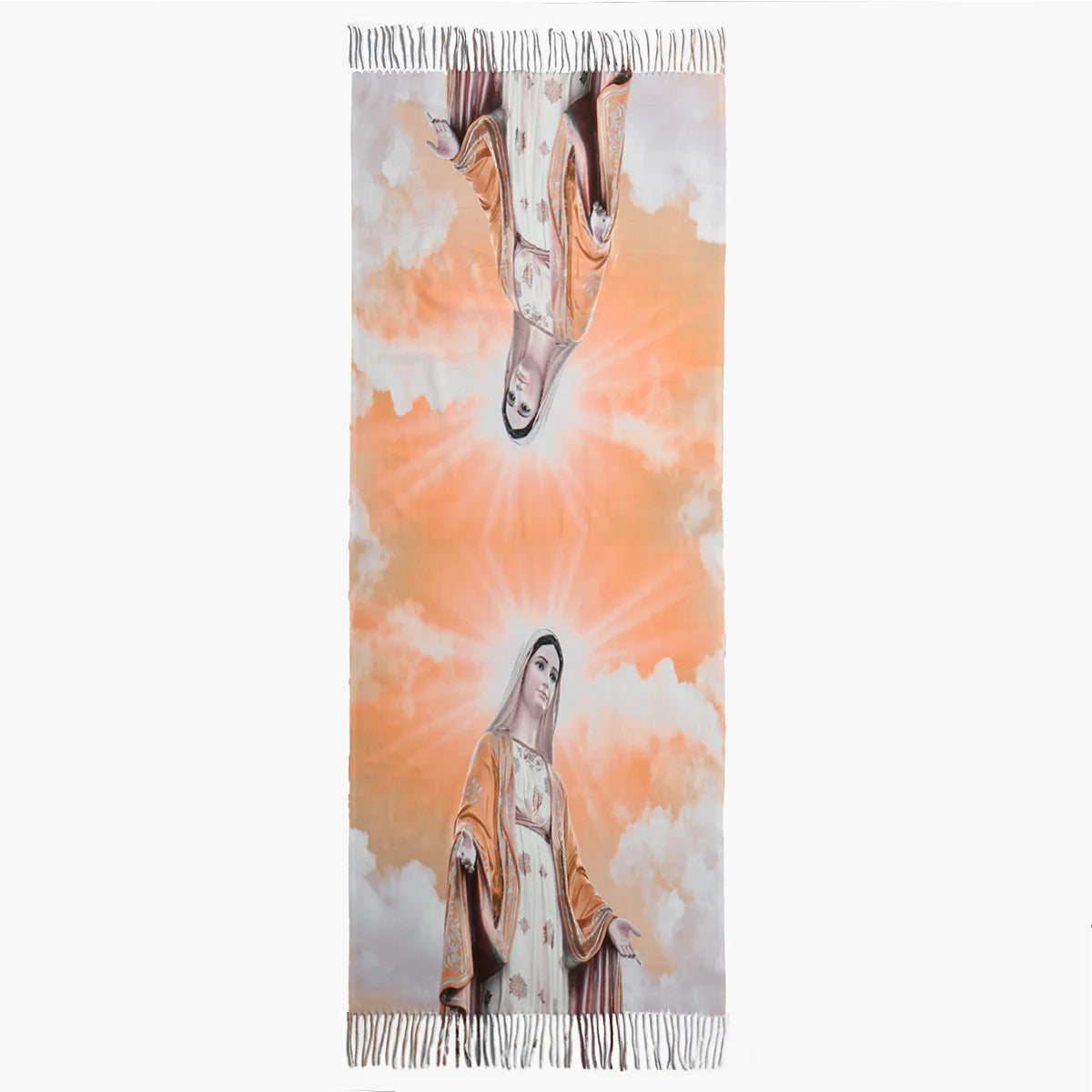 Pañuelo impreso a medida con imagen de la Virgen María de Guadalupe sobre fondo naranja y blanco suave