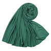 Foulard hijab en jersey de coton vert émeraude roulé en spirale.