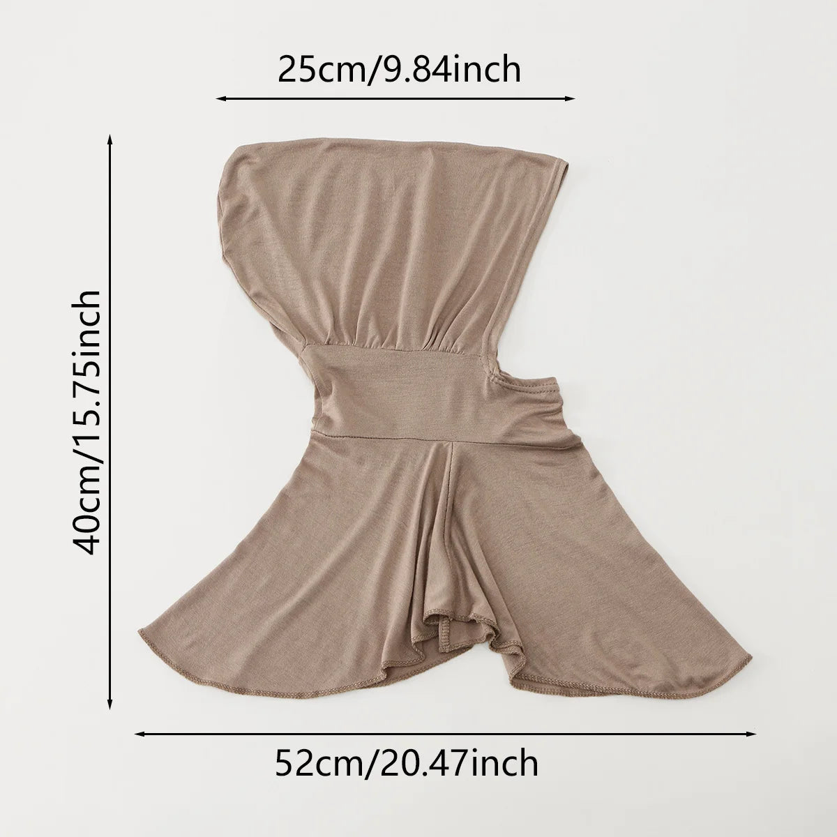Bonnet hijab en coton, prêt-à-porter, beige, montré à plat avec ses dimensions.
