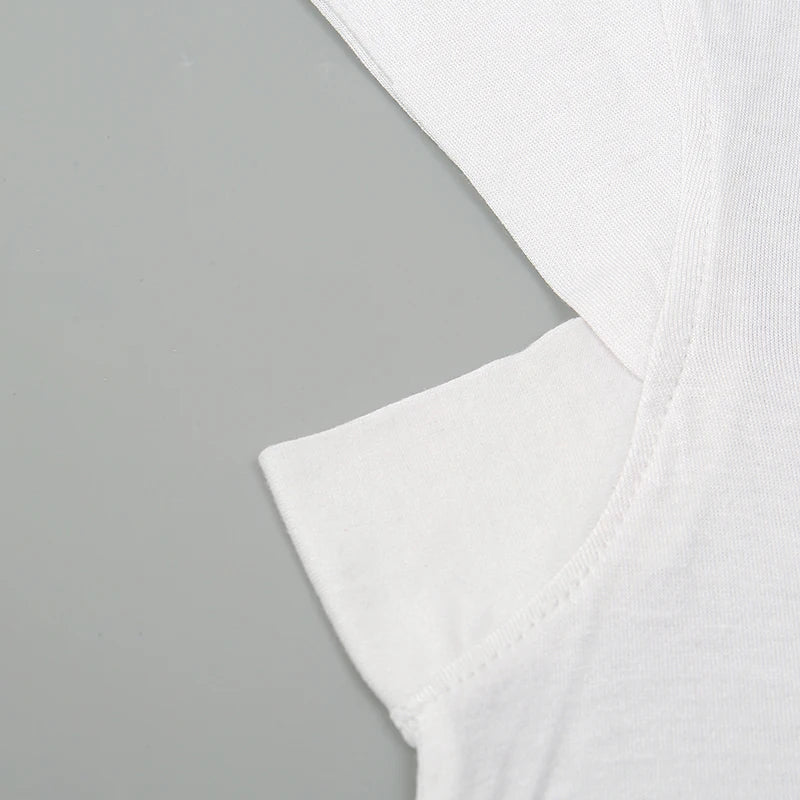 Nahaufnahme einer weißen, dehnbaren Baumwoll-Hijab-Bonnet mit voller Bedeckung.