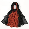 Foulard hijab drapé en modal rayon dégradé noir et orange brûlé.