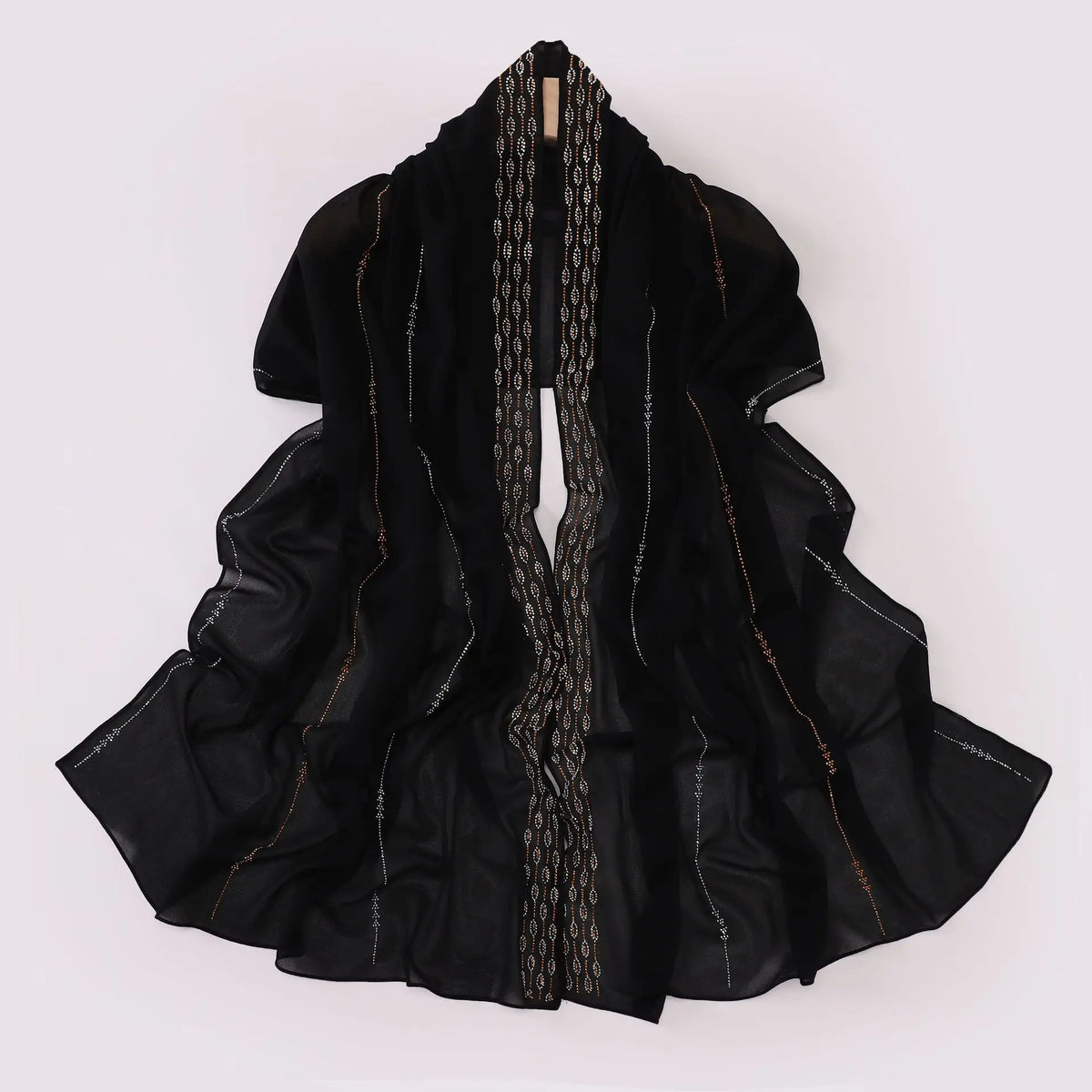 Pañuelo de chifón negro con bordado dorado y frente decorativo