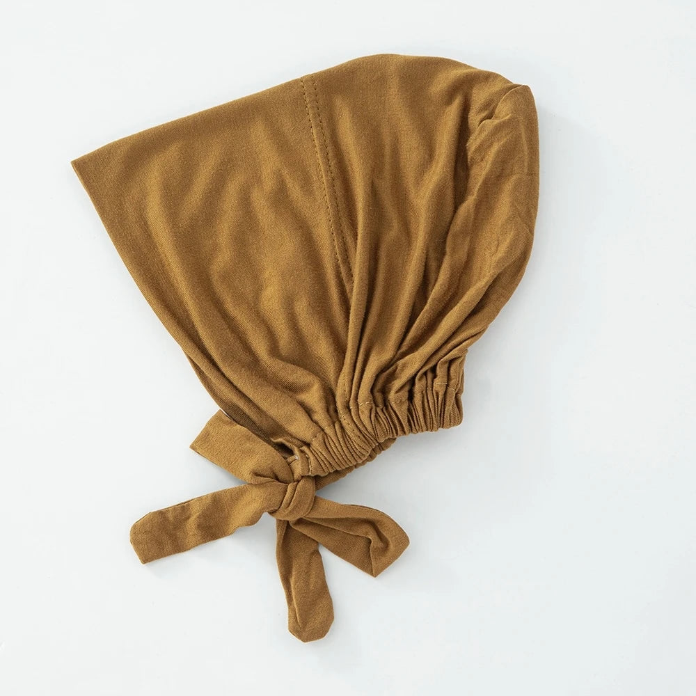 Gelb-gelb-farbiger, mehrfarbiger Turban-Schal, gefaltet und gebunden