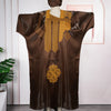 Dunkelbraunes traditionelles Ankara Dashiki-Kleid mit Goldstickerei auf einem Mannequin.