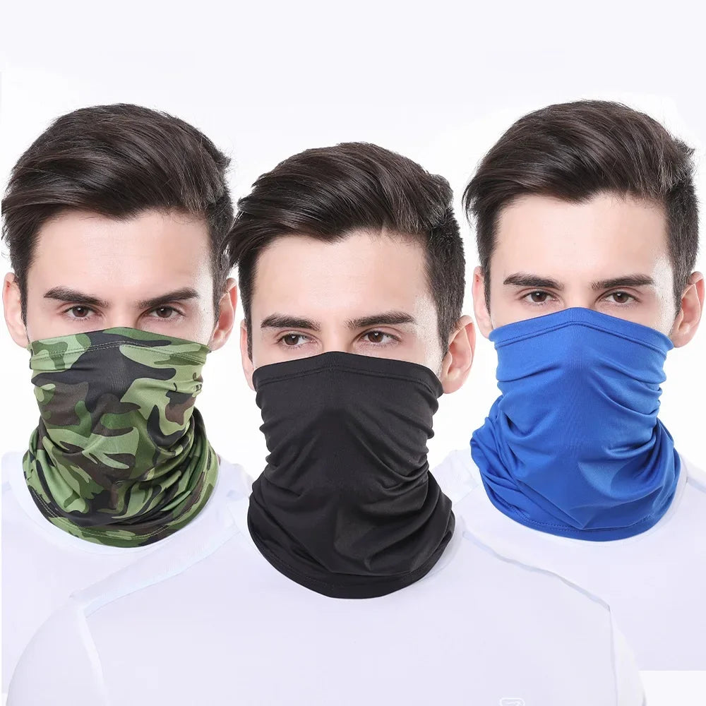 Drei Männer tragen Gesichtsmasken verschiedener Farben zum Schutz