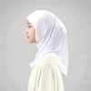 Junge trägt einen weißen Instant-Baumwoll-Modal-Hijab und ein hellgelbes Oberteil.