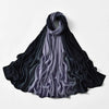 Foulard hijab drapé et fluide en modal dégradé noir, violet et gris.