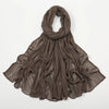 Écharpe châle en rayon crinkle marron terreux drapée pour femmes.