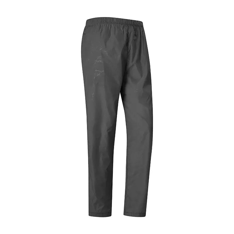 Graue wasserdichte Wanderhose, flach aufgestellt