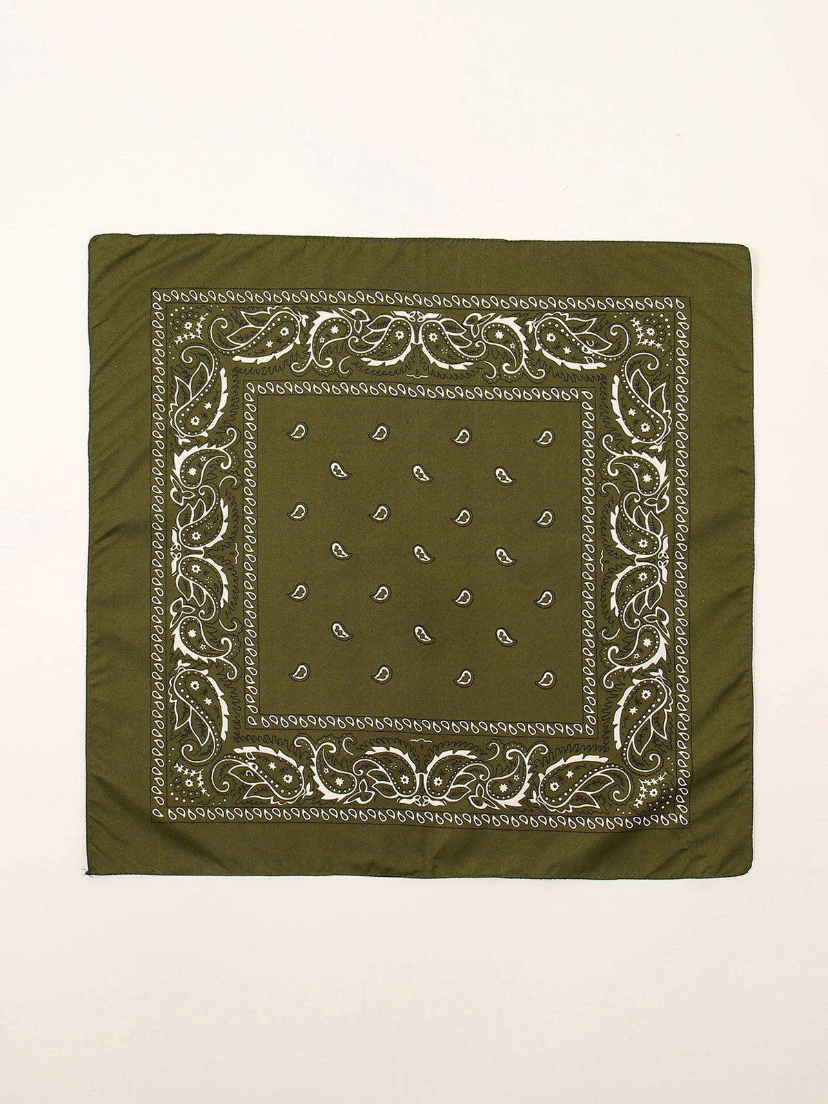 Tissu vert olive carré avec une bordure paisley blanche complexe et un motif central carré.
