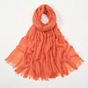 Pañuelo de hijab de bambú naranja quemado, fluido y con flecos.